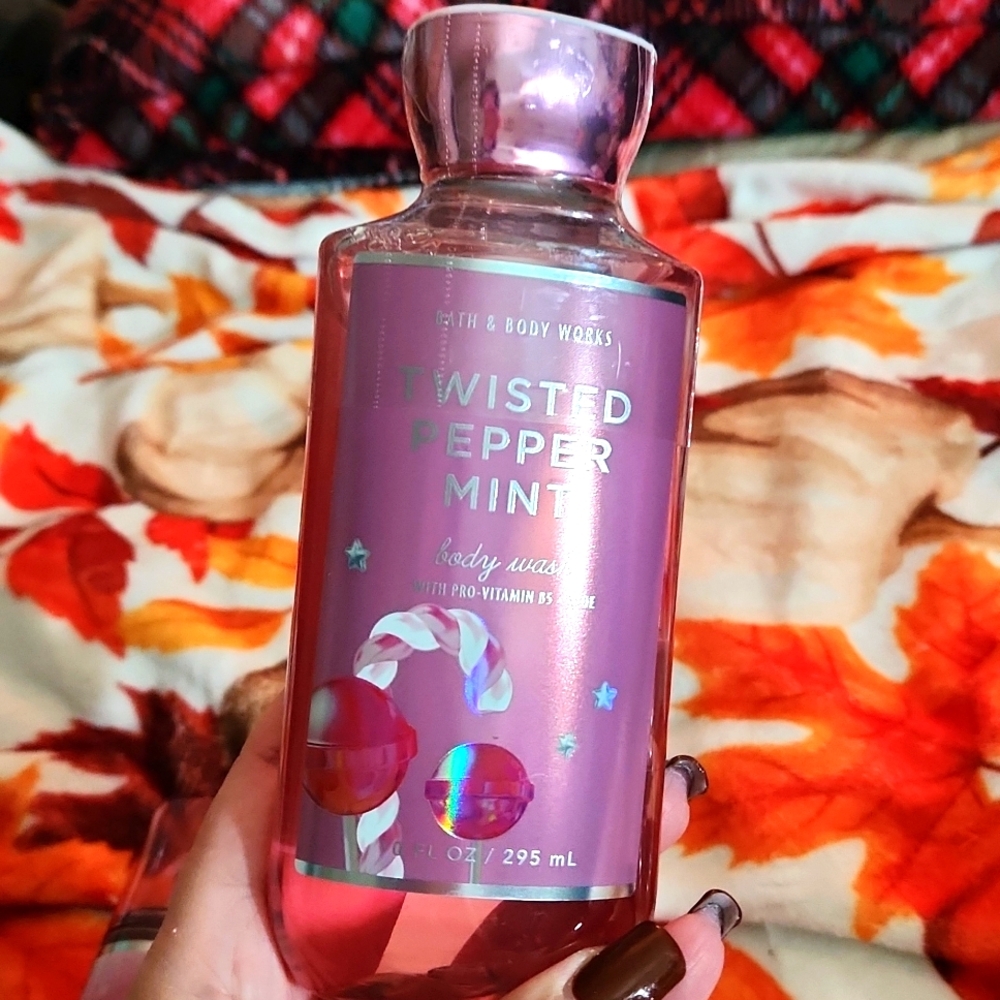 NWT TWISTED PEPPERMINT 🎄